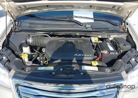 2013 Chrysler Town & Country Touring z USA, uszkodzony, nr VIN 2C4RC1BG9DR526086